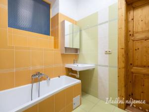 Pronájem bytu 2+kk, Praha - Holešovice, Pplk. Sochora, 60 m2