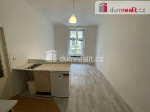 Pronájem bytu 1+kk, Praha - Smíchov, Kmochova, 22 m2