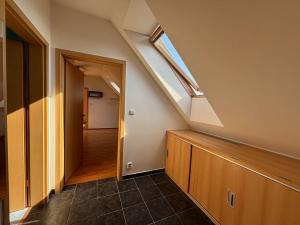 Prodej bytu 2+kk, Jesenice, Lomená, 45 m2