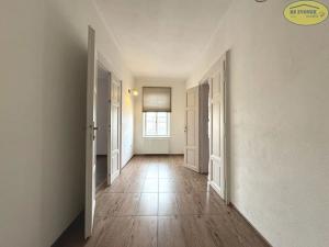 Pronájem kanceláře, Kroměříž, Husovo náměstí, 21 m2