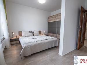 Pronájem bytu 2+kk, Praha - Stodůlky, náměstí Junkových, 49 m2