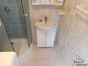 Prodej bytu 2+1, Chvaletice, Kolínská, 63 m2