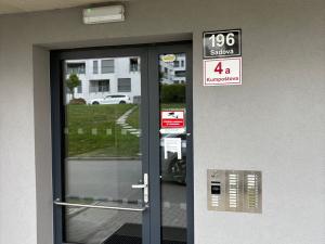 Pronájem garážového stání, Brno - Sadová, Kumpoštova, 4465 m2