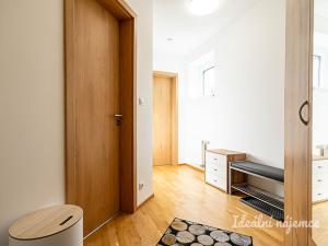 Pronájem bytu 1+kk, Praha - Hostivař, Kytínská, 34 m2