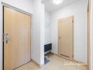Pronájem bytu 2+kk, Praha - Háje, Stříbrského, 59 m2