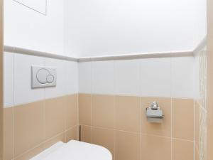 Pronájem bytu 2+kk, Praha - Háje, Stříbrského, 59 m2
