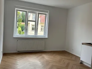 Pronájem bytu 2+kk, Praha - Břevnov, Šlikova, 47 m2