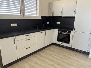 Pronájem bytu 2+kk, Praha - Hlubočepy, náměstí Olgy Scheinpflugové, 56 m2