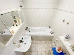 Prodej bytu 3+1, Praha - Libuš, K lukám, 68 m2
