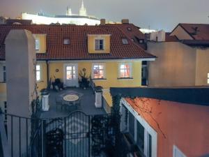 Pronájem bytu 2+1, Praha - Malá Strana, Vlašská, 69 m2