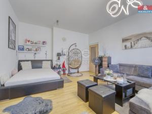 Prodej bytu 2+1, Louny, Postoloprtská, 67 m2