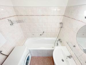 Pronájem bytu 3+1, Praha - Záběhlice, Slunečnicová, 60 m2