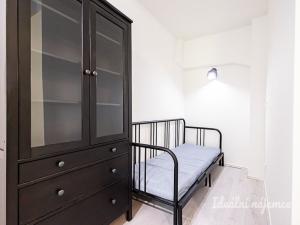 Pronájem bytu 1+kk, Praha - Holešovice, Jankovcova, 32 m2