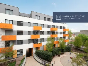 Pronájem garážového stání, Brno, Košinova, 13 m2