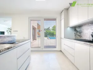 Prodej rodinného domu, Lužice, 190 m2