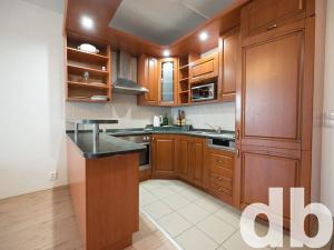 Pronájem bytu 3+kk, Karlovy Vary, Nejdlova, 80 m2