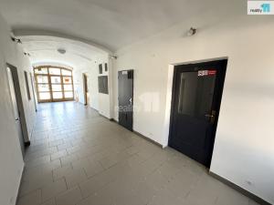 Pronájem obchodního prostoru, Ledeč nad Sázavou, Husovo náměstí, 99 m2