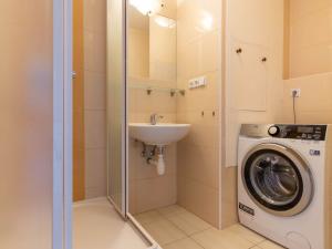 Pronájem bytu 3+1, Praha - Troja, Písečná, 73 m2