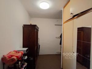 Pronájem bytu 1+kk, Praha - Žižkov, Jeseniova, 28 m2