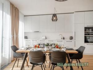 Pronájem bytu 3+kk, Praha - Holešovice, Komunardů, 106 m2