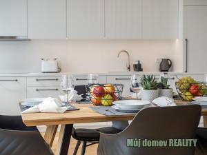 Pronájem bytu 3+kk, Praha - Holešovice, Komunardů, 106 m2