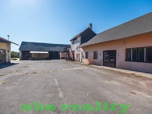 Prodej výrobních prostor, Straky, 1880 m2