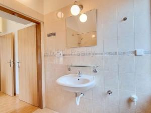 Pronájem bytu 1+kk, Praha - Řepy, Žalanského, 40 m2