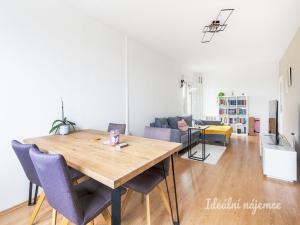 Pronájem bytu 3+1, Praha - Kobylisy, Kaňkovského, 70 m2