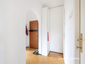 Pronájem bytu 3+1, Praha - Kobylisy, Kaňkovského, 70 m2