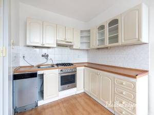 Pronájem bytu 3+1, Praha - Kobylisy, Kaňkovského, 70 m2