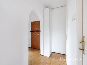 Pronájem bytu 3+1, Praha - Kobylisy, Kaňkovského, 70 m2