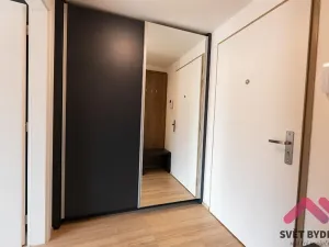 Pronájem bytu 1+kk, Praha - Holešovice, V háji, 40 m2