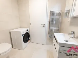 Pronájem bytu 1+kk, Praha - Holešovice, V háji, 40 m2