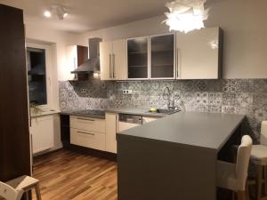 Pronájem bytu 2+kk, Praha - Holešovice, U parního mlýna, 81 m2