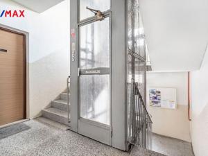 Pronájem bytu 1+1, Karlovy Vary - Stará Role, Závodu míru, 38 m2