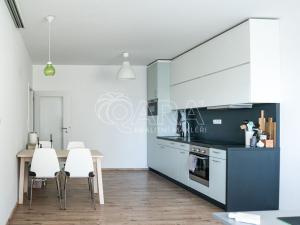 Pronájem bytu 2+kk, Praha, Zakšínská, 61 m2