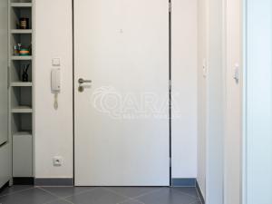 Pronájem bytu 2+kk, Praha, Zakšínská, 61 m2