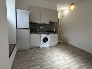 Pronájem bytu 1+kk, Praha - Dejvice, Šárecká, 18 m2