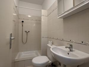 Pronájem bytu 1+kk, Praha - Dejvice, Šárecká, 18 m2