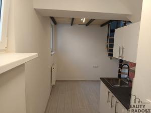 Pronájem bytu 1+kk, Praha, Polabská, 19 m2