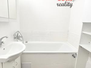 Pronájem bytu 1+1, Karlovy Vary, Krymská, 35 m2