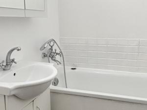 Pronájem bytu 1+1, Karlovy Vary, Krymská, 35 m2