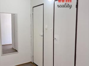 Pronájem bytu 1+1, Karlovy Vary, Krymská, 35 m2