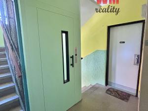 Pronájem bytu 1+1, Karlovy Vary, Krymská, 35 m2