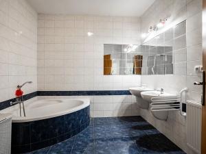 Prodej komerční nemovitosti, Hostinné, Náměstí, 508 m2