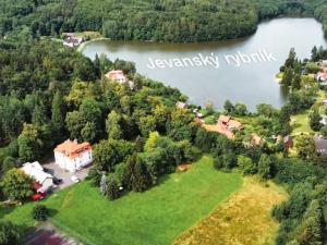 Prodej pozemku pro bydlení, Jevany, Rekreační, 2603 m2