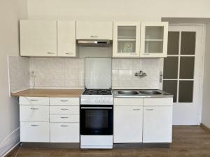 Pronájem bytu 1+kk, Praha - Vokovice, Africká, 31 m2