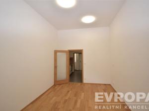 Pronájem bytu 1+1, Praha - Žižkov, Seifertova, 38 m2