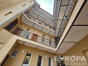 Pronájem bytu 1+1, Praha - Žižkov, Seifertova, 38 m2