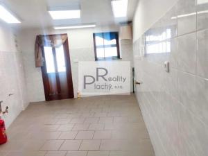 Pronájem obchodního prostoru, Znojmo, 300 m2